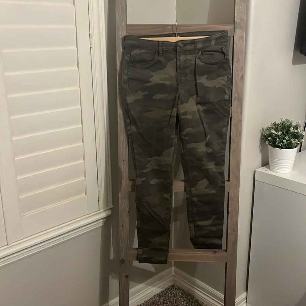 Camo stretchy skinny jeans.